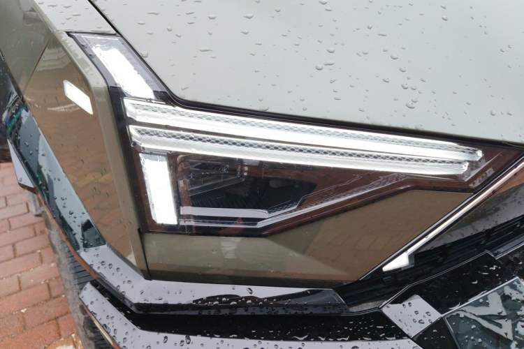 Used Brave warrior M817 2025 Model, Max Right Front Headlight