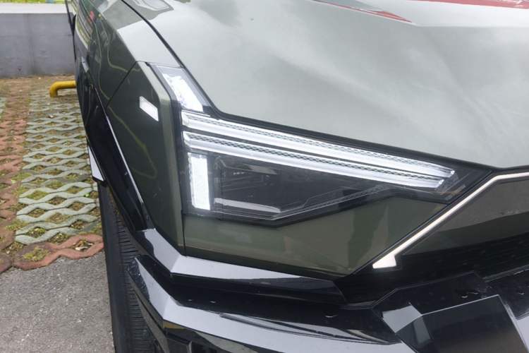 Used Brave warrior M817 2025 Model, Max Right Front Headlight