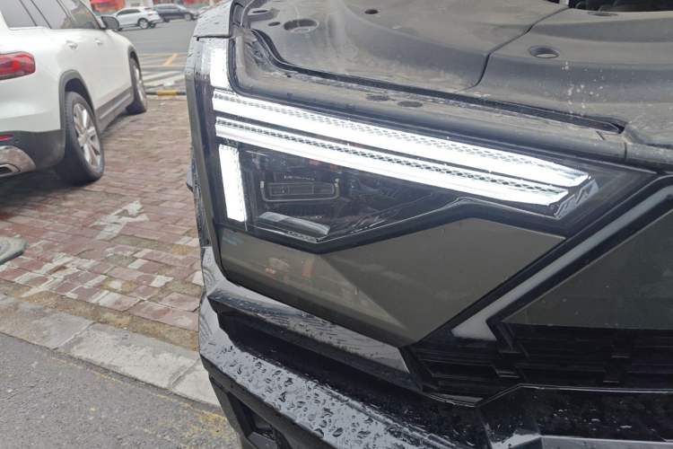 Used Brave warrior M817 2025 Model, Max Right Front Headlight