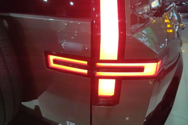 Used Brave warrior M817 2025 Model, Max Right Rear Taillight