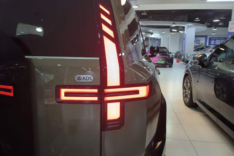 Used Brave warrior M817 2025 Model, Pro Right Rear Taillight
