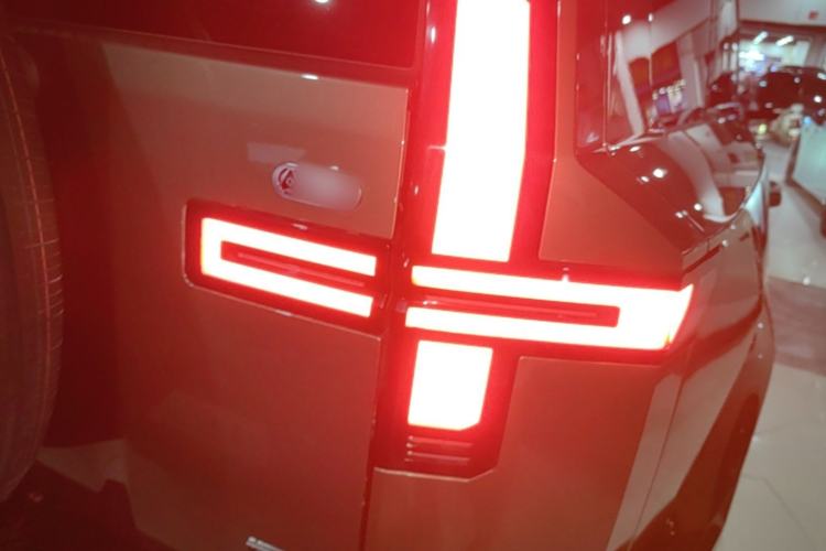 Used Brave warrior M817 2025 Model, Max Right Rear Taillight