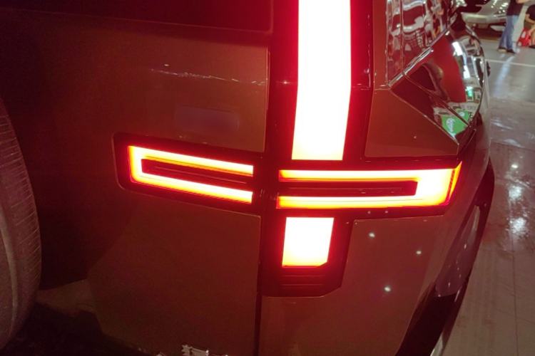 Used Brave warrior M817 2025 Model, Max Right Rear Taillight