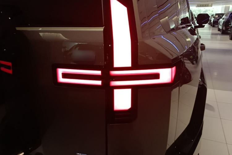 Used Brave warrior M817 2025 Model, Max Right Rear Taillight