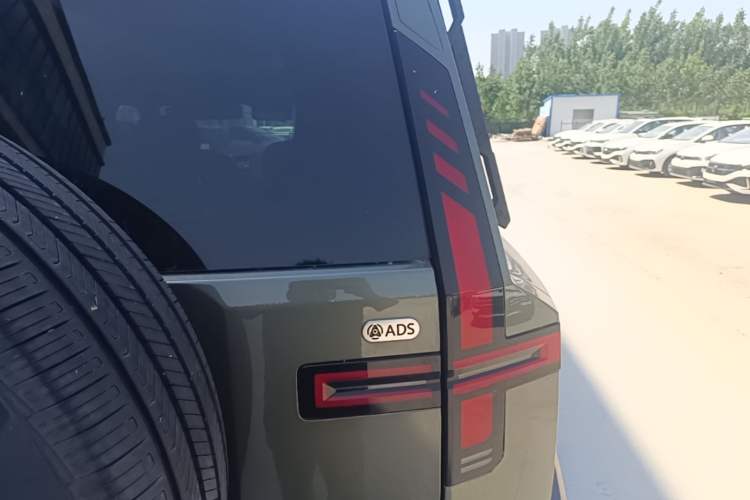 Used Brave warrior M817 2025 Model, Max Right Rear Taillight