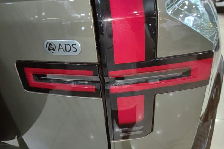 Used Brave warrior M817 2025 Model, Pro Right Rear Taillight