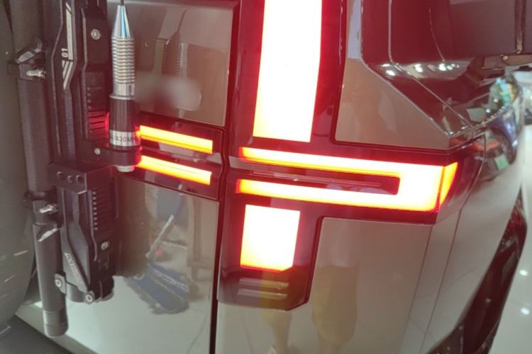Used Brave warrior M817 2025 Model, Max Right Rear Taillight