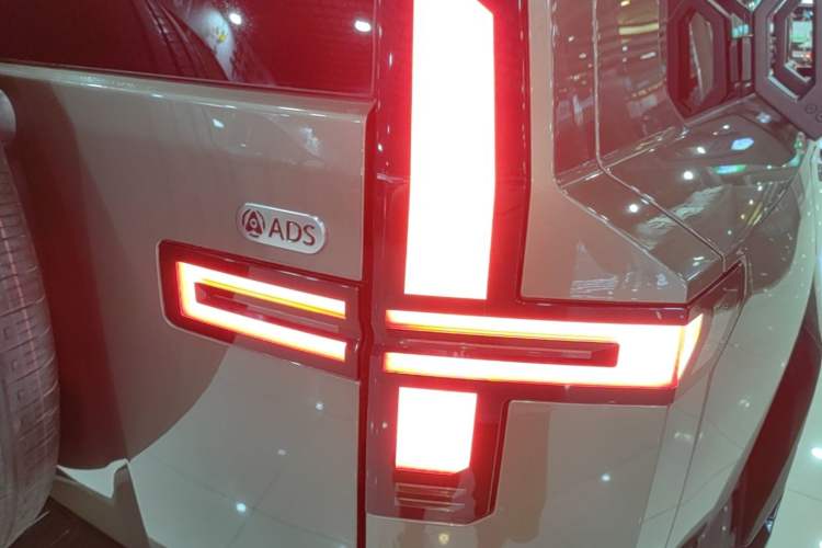 Used Brave warrior M817 2025 Model, Max Right Rear Taillight