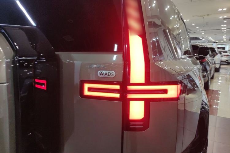 Used Brave warrior M817 2025 Model, Max Right Rear Taillight