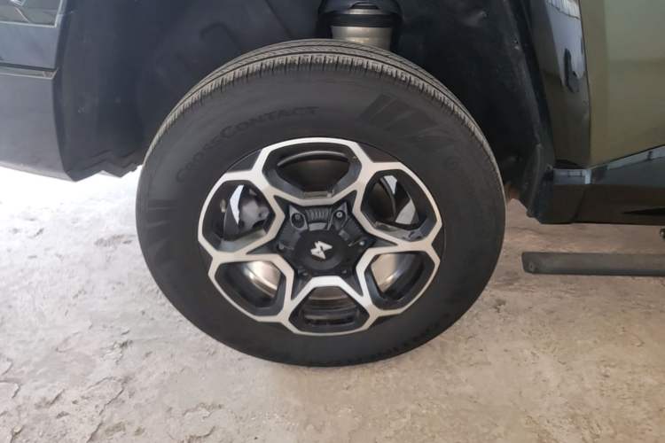 Used Brave warrior M817 2025 Model, Hero Right Rear Wheel Hub