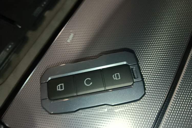 Used Brave warrior M817 2025 Model, Max Vehicle Key