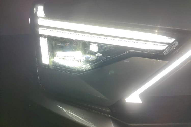 Used Brave warrior M817 2025 Model, Max Right Front Headlight
