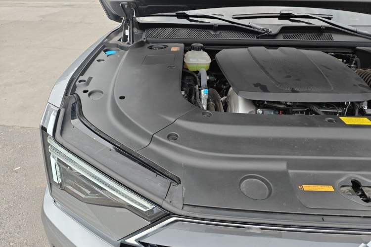 Used Brave warrior M817 2025 Model, Max Engine Bay Right