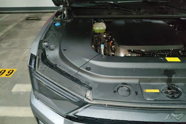 Used Brave warrior M817 2025 Model, Max Engine Bay Right