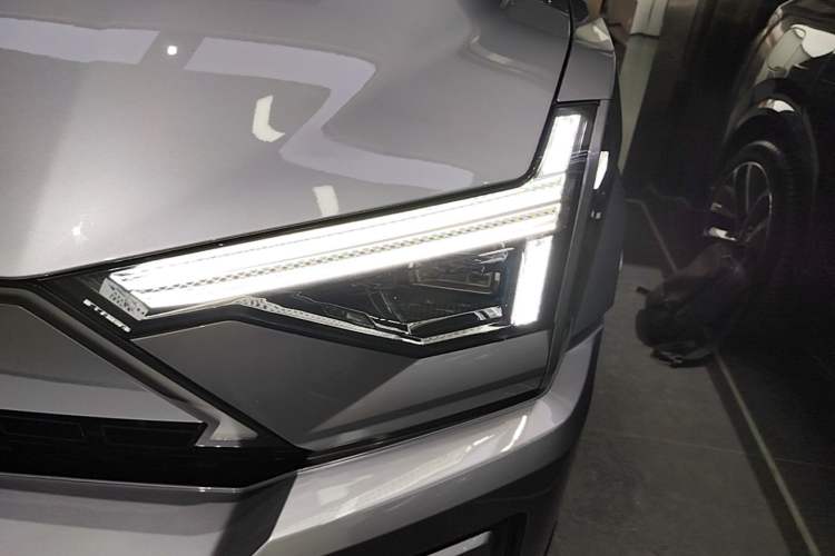 Used Brave warrior M817 2025 Model, Max Left Front Headlight