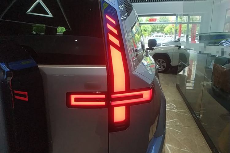 Used Brave warrior M817 2025 Model, Max Right Rear Taillight