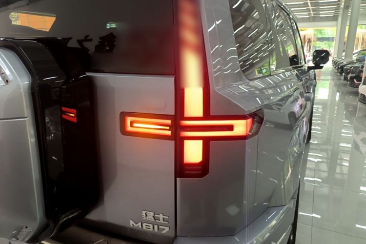 Used Brave warrior M817 2025 Model, Max Right Rear Taillight