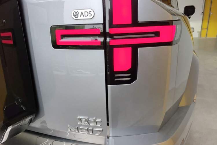 Used Brave warrior M817 2025 Model, Max Right Rear Taillight