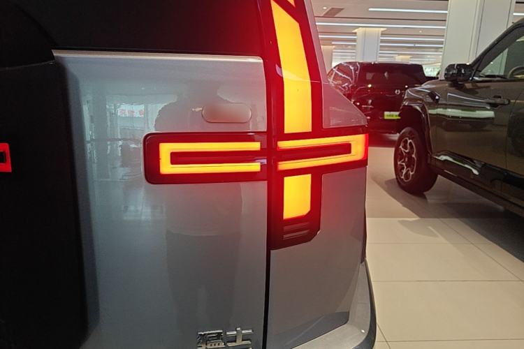 Used Brave warrior M817 2025 Model, Max Right Rear Taillight