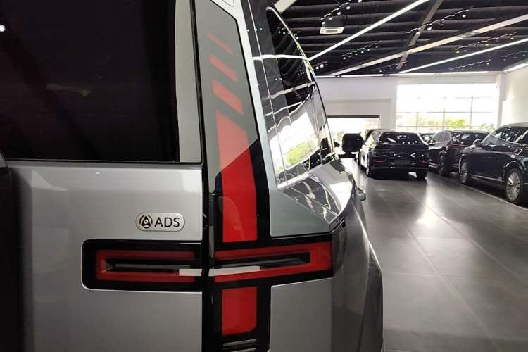 Used Brave warrior M817 2025 Model, Max Right Rear Taillight