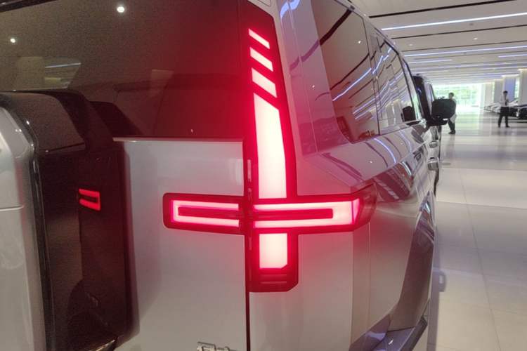 Used Brave warrior M817 2025 Model, Max Right Rear Taillight