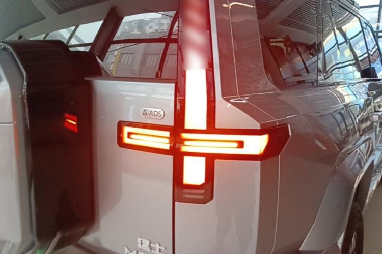 Used Brave warrior M817 2025 Model, Max Right Rear Taillight