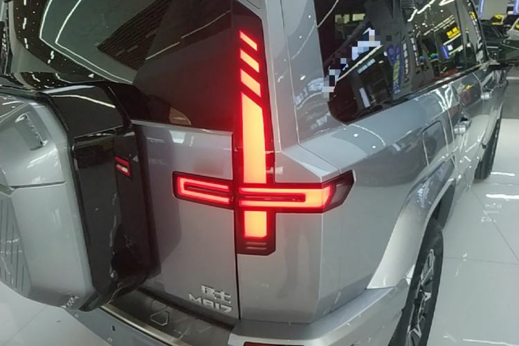 Used Brave warrior M817 2025 Model, Max Right Rear Taillight