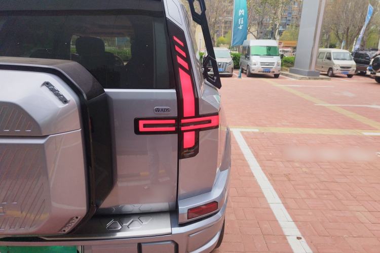 Used Brave warrior M817 2025 Model, Max Right Rear Taillight