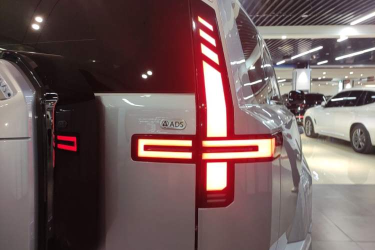 Used Brave warrior M817 2025 Model, Pro Right Rear Taillight