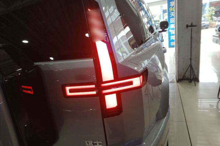 Used Brave warrior M817 2025 Model, Max Right Rear Taillight