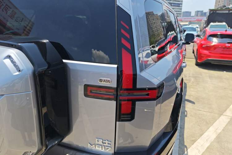 Used Brave warrior M817 2025 Model, Max Right Rear Taillight
