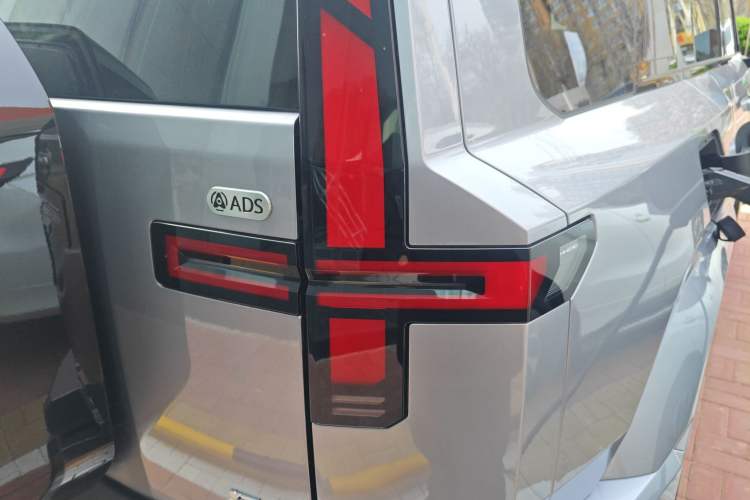 Used Brave warrior M817 2025 Model, Pro Right Rear Taillight