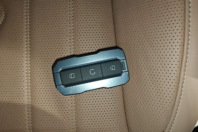 Used Brave warrior M817 2025 Model, Max Vehicle Key