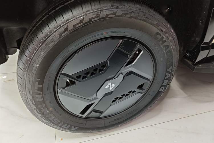Used Brave warrior M817 2025 Model, Hero Left Front Wheel Hub
