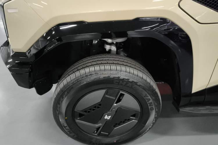 Used Brave warrior M817 2025 Model, Hero Left Front Wheel Hub