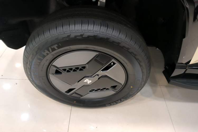 Used Brave warrior M817 2025 Model, Hero Left Front Wheel Hub