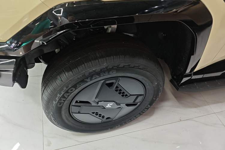Used Brave warrior M817 2025 Model, Hero Left Front Wheel Hub