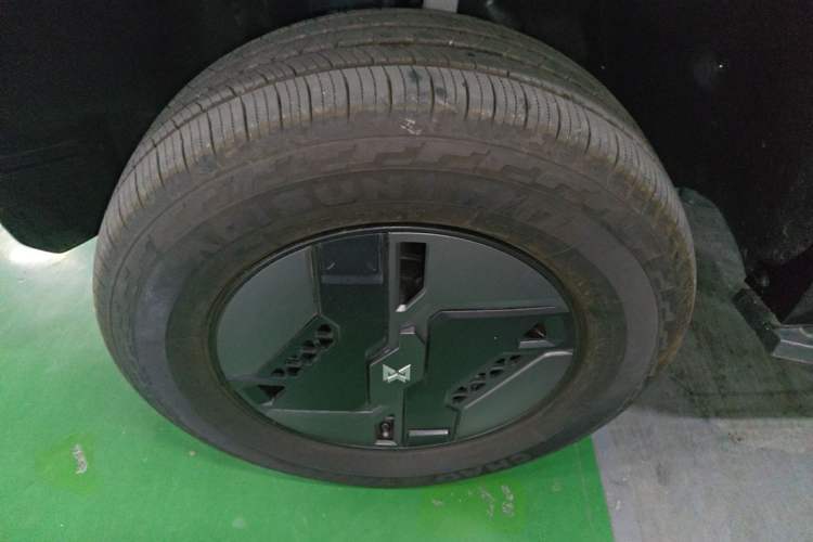Used Brave warrior M817 2025 Model, Hero Left Front Wheel Hub