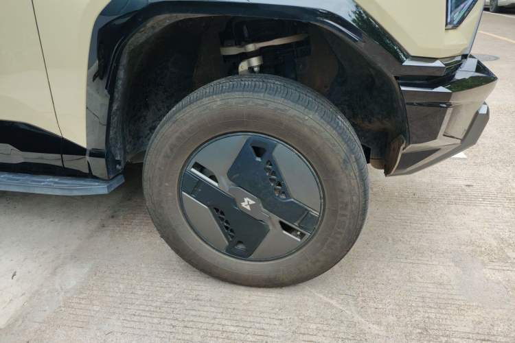 Used Brave warrior M817 2025 Model, Hero Right Front Wheel Hub