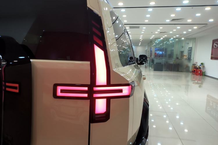 Used Brave warrior M817 2025 Model, Hero Right Rear Taillight