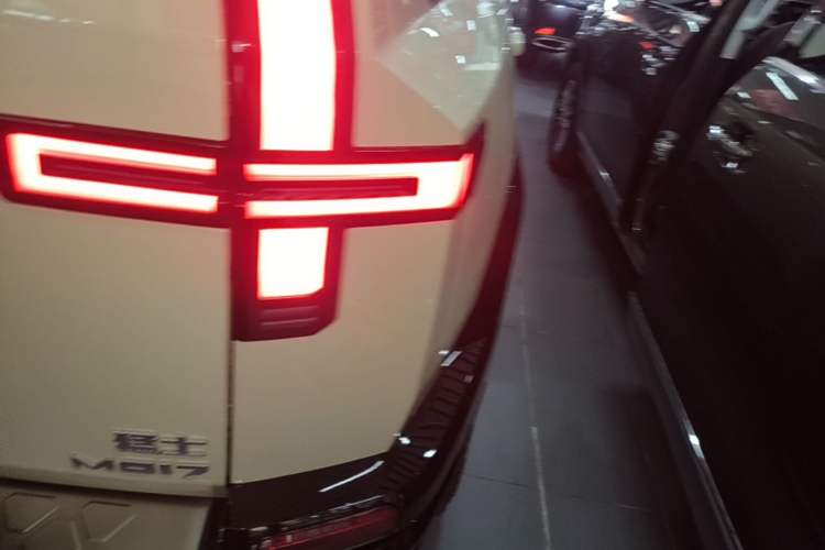 Used Brave warrior M817 2025 Model, Hero Right Rear Taillight