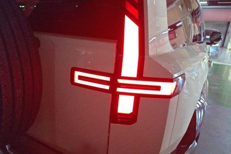 Used Brave warrior M817 2025 Model, Hero Right Rear Taillight