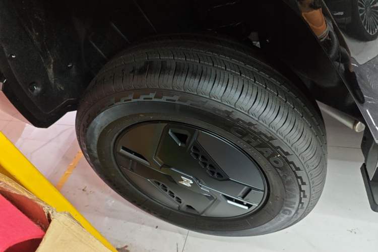 Used Brave warrior M817 2025 Model, Hero Right Rear Wheel Hub