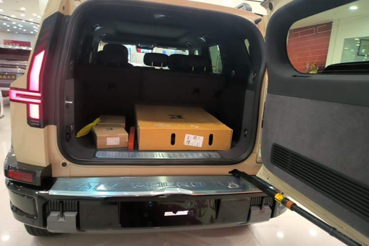 Used Brave warrior M817 2025 Model, Hero Trunk