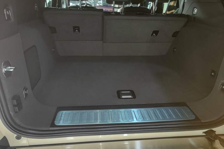 Used Brave warrior M817 2025 Model, Hero Trunk
