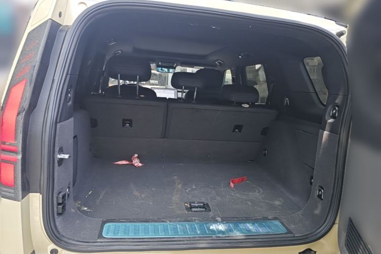 Used Brave warrior M817 2025 Model, Hero Trunk