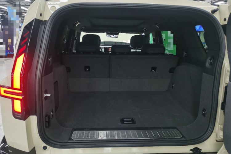 Used Brave warrior M817 2025 Model, Hero Trunk