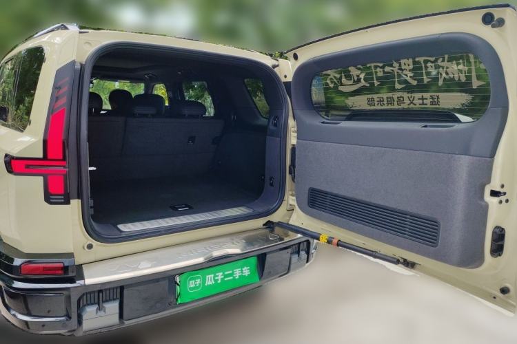 Used Brave warrior M817 2025 Model, Hero Trunk