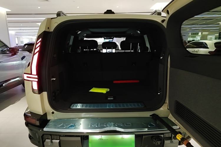 Used Brave warrior M817 2025 Model, Hero Trunk