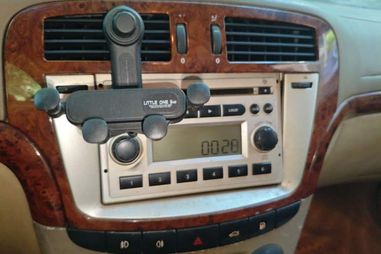 Used Brilliance BS6 2004 2.0L Automatic Comfort Version Audio And AC Panel